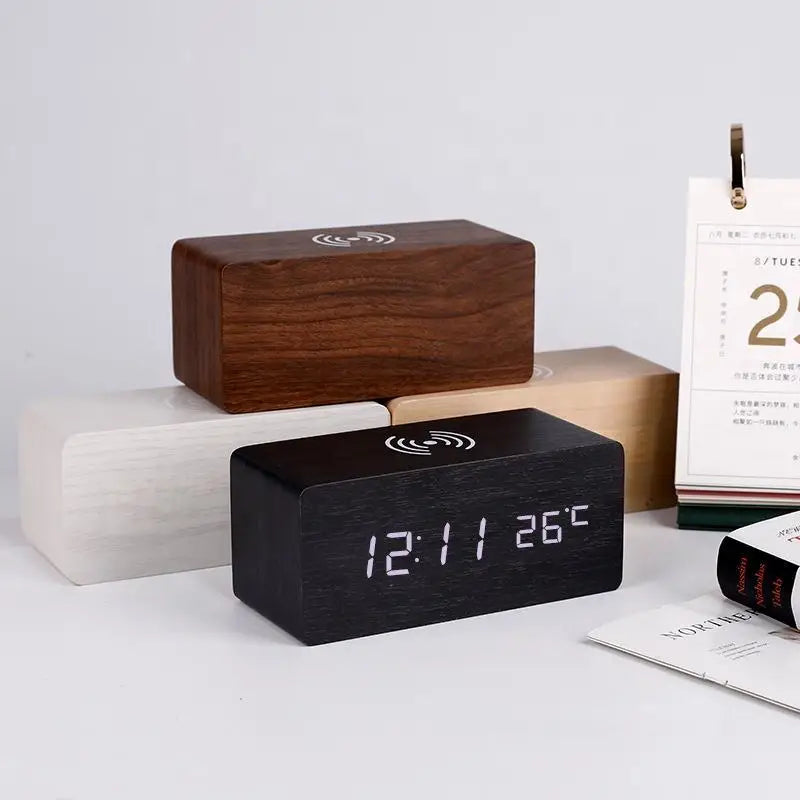 Hölzerner digitaler Wecker mit kabellosem Laden, LED-Uhr mit Uhrzeit, Datum, Temperatur, Schreibtischuhren für das Büro, Nachttischuhr