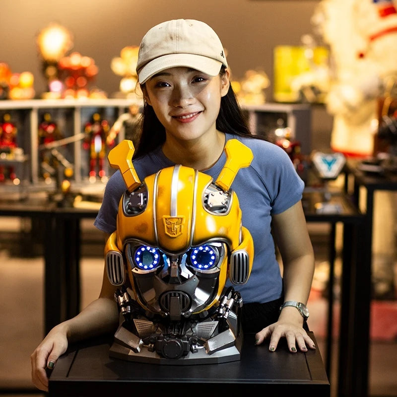 Transformers Bumblebee Helm 1:1 – Tragbares Sammlerstück mit Lautsprecher, Veränderbarem Gesicht & Modellfunktion